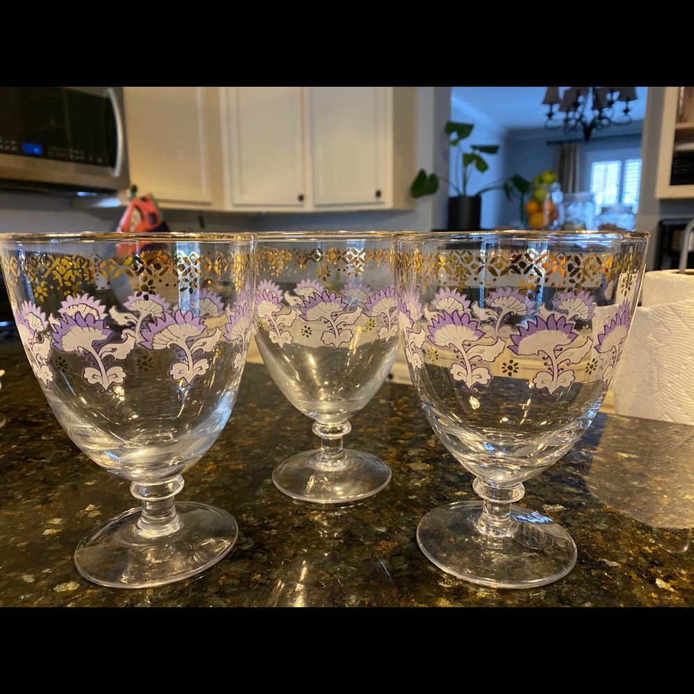 RESERVED 3 wine glasses and 4 flute glasses